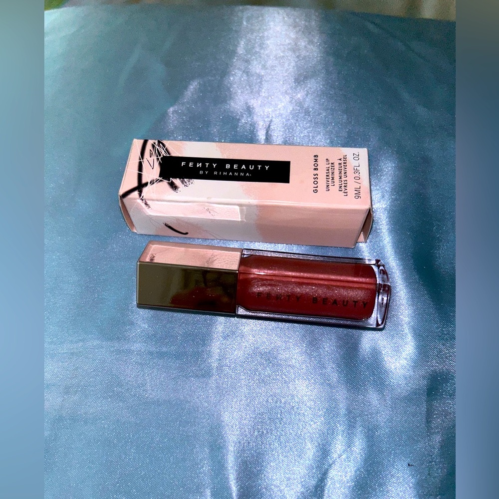 Fetish by Rhianna lip Gloss New